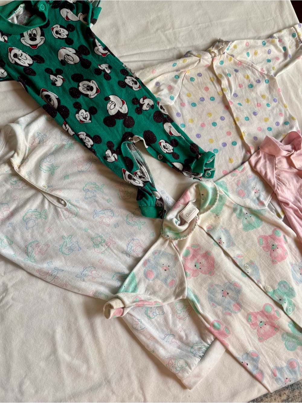 Vin Lot of babies Footed Pajamas -5, gowns- numerous brands dreamland and Carter